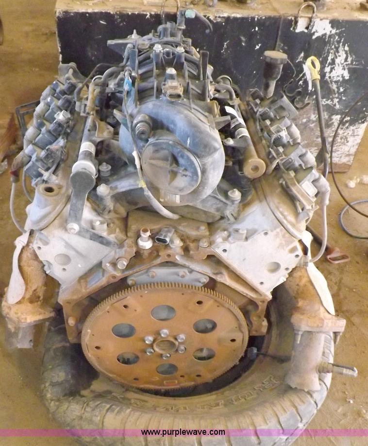 image for item J9195 Chevrolet 6.0L eight cylinder gas engine