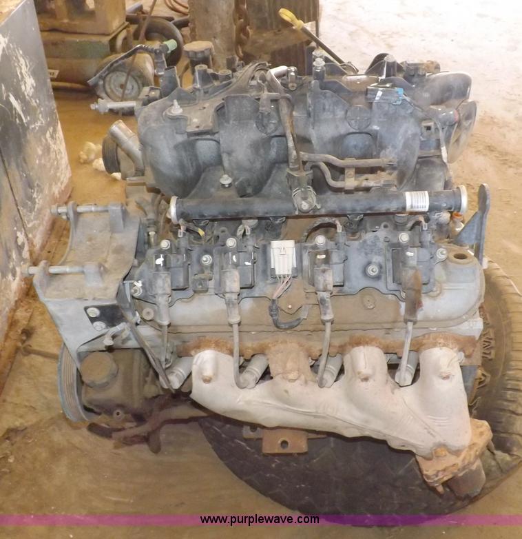 image for item J9195 Chevrolet 6.0L eight cylinder gas engine