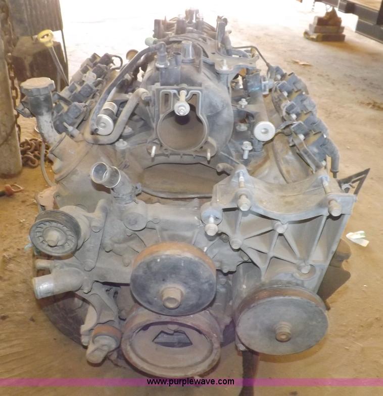 image for item J9195 Chevrolet 6.0L eight cylinder gas engine