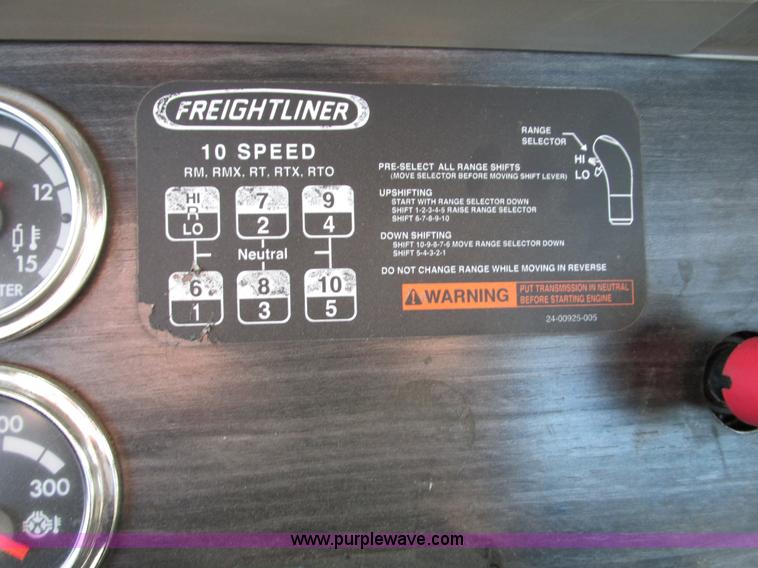 image for item A8501 2006 Freightliner Columbia semi truck