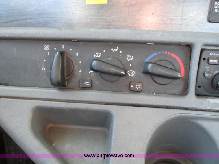 image for item A8501 2006 Freightliner Columbia semi truck