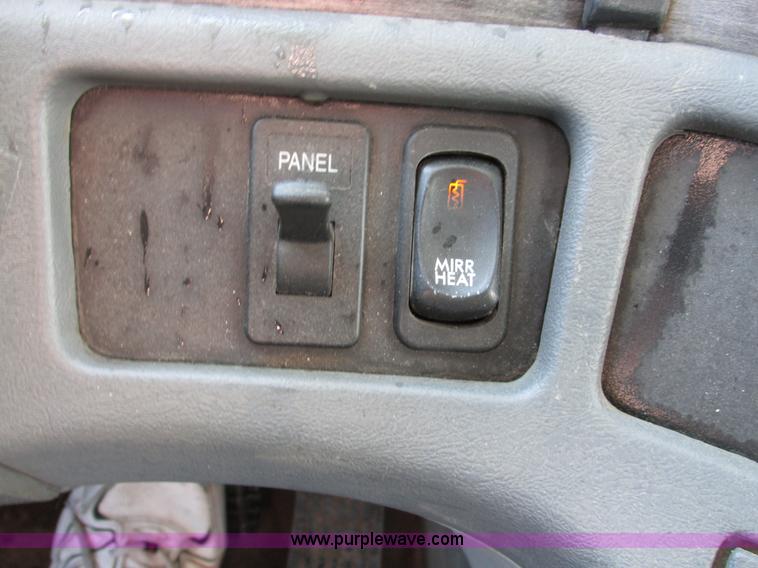 image for item A8501 2006 Freightliner Columbia semi truck