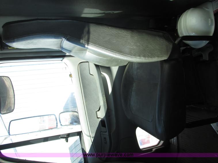 image for item A8501 2006 Freightliner Columbia semi truck