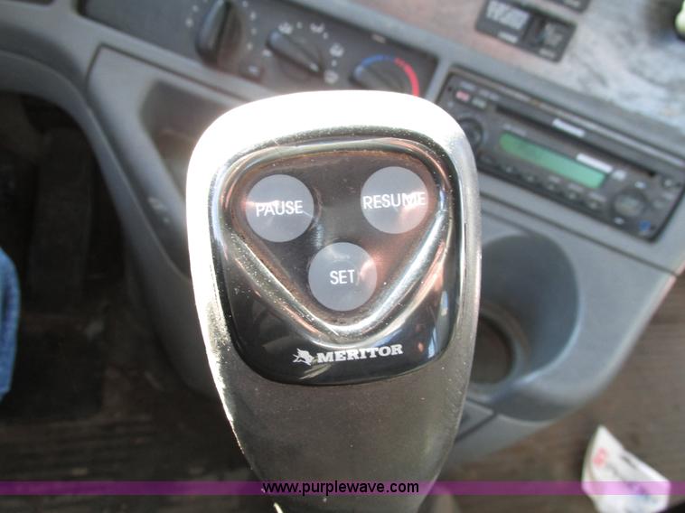 image for item A8501 2006 Freightliner Columbia semi truck