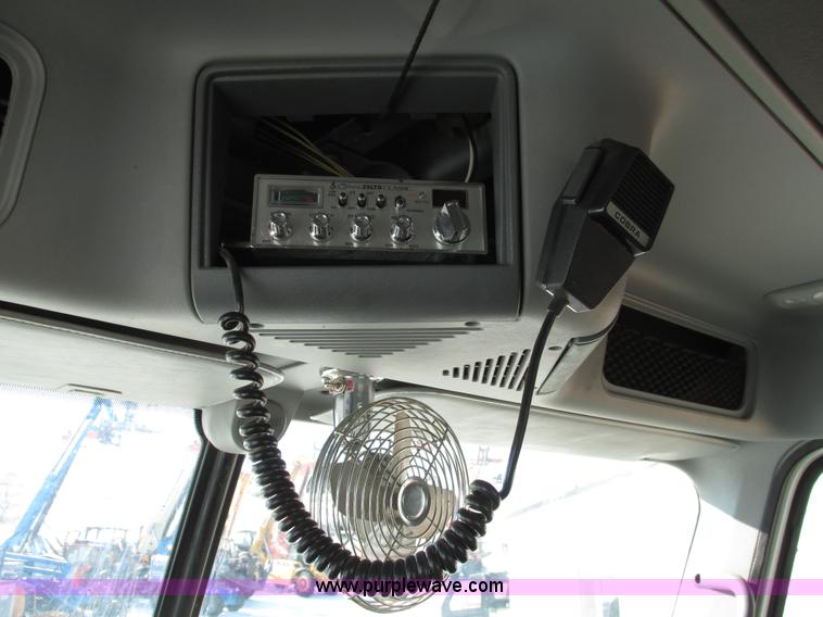 image for item A8501 2006 Freightliner Columbia semi truck