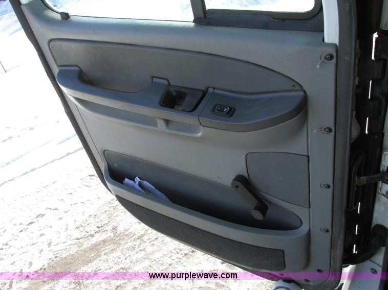 image for item A8501 2006 Freightliner Columbia semi truck