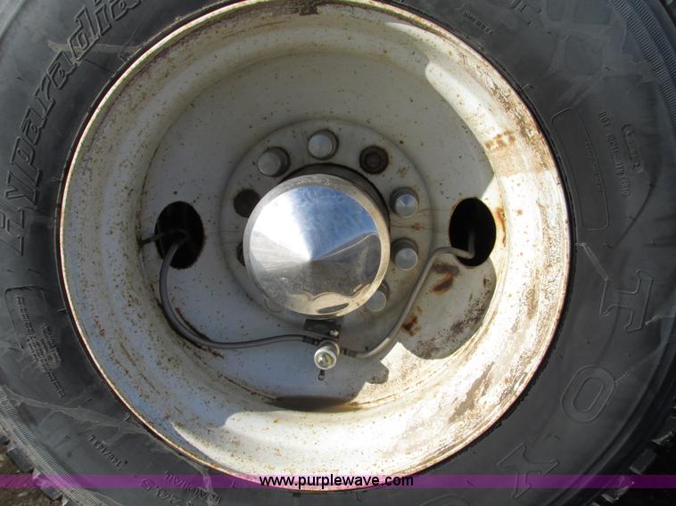 image for item A8501 2006 Freightliner Columbia semi truck