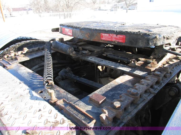 image for item A8501 2006 Freightliner Columbia semi truck