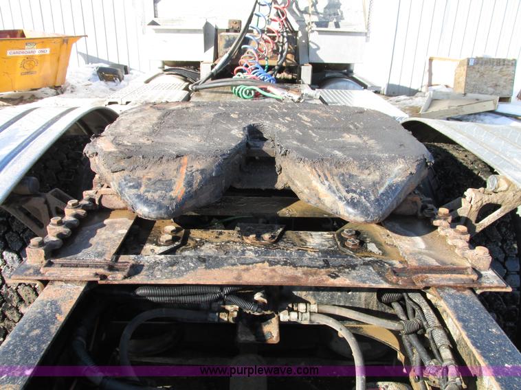 image for item A8501 2006 Freightliner Columbia semi truck