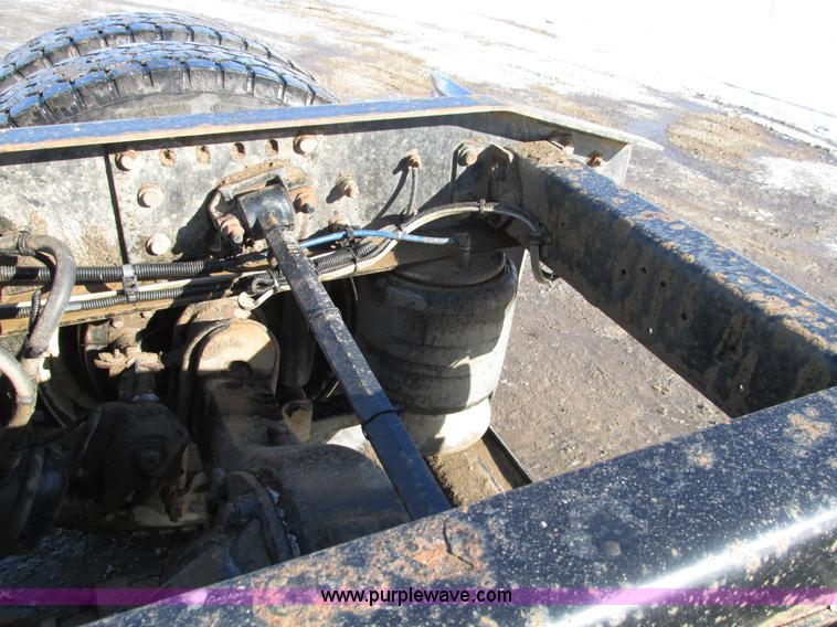 image for item A8501 2006 Freightliner Columbia semi truck