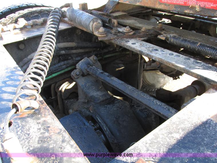 image for item A8501 2006 Freightliner Columbia semi truck