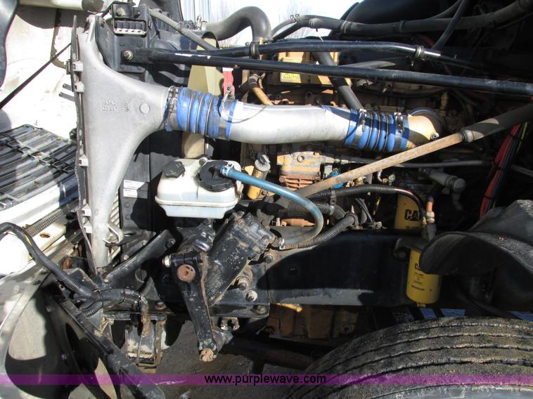 image for item A8501 2006 Freightliner Columbia semi truck