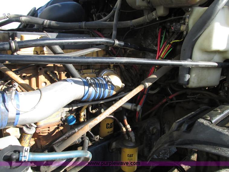 image for item A8501 2006 Freightliner Columbia semi truck