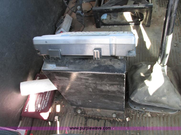 image for item A8501 2006 Freightliner Columbia semi truck