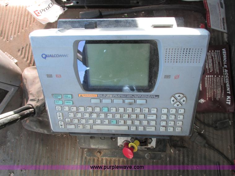 image for item A8501 2006 Freightliner Columbia semi truck