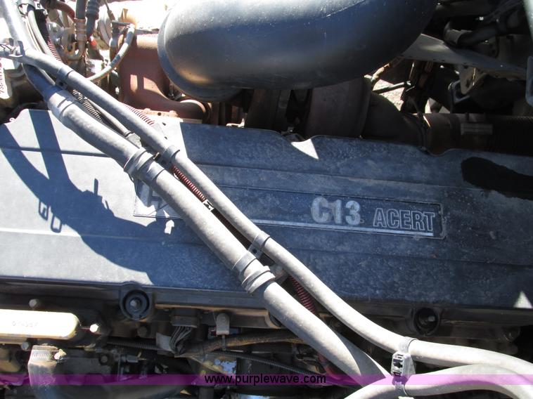 image for item A8501 2006 Freightliner Columbia semi truck