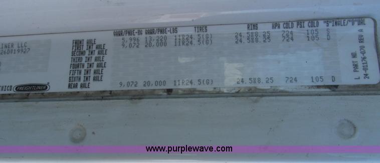 image for item A8501 2006 Freightliner Columbia semi truck