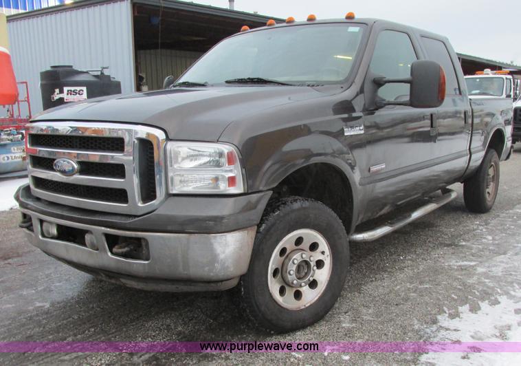 image for item AB9440 2006 Ford F250 Super Duty XL pickup truck