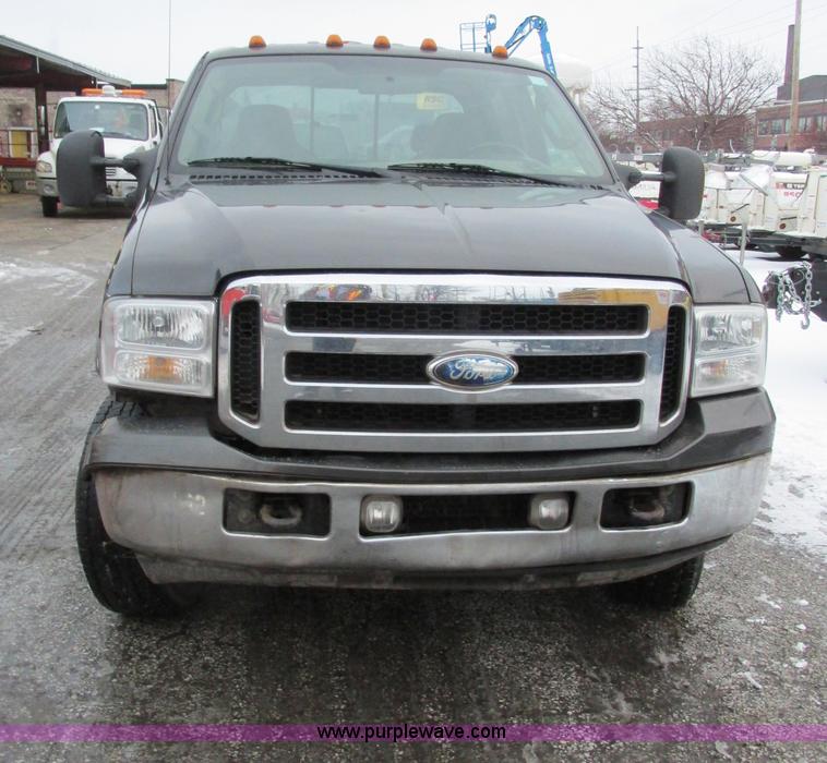 image for item AB9440 2006 Ford F250 Super Duty XL pickup truck
