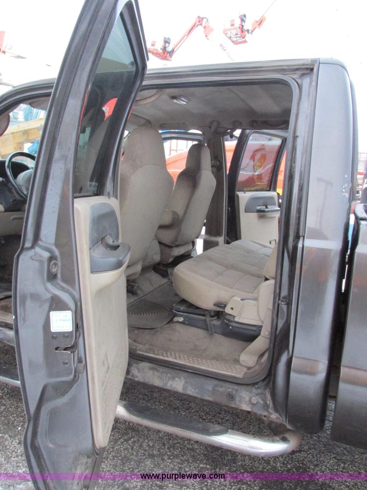 image for item AB9440 2006 Ford F250 Super Duty XL pickup truck