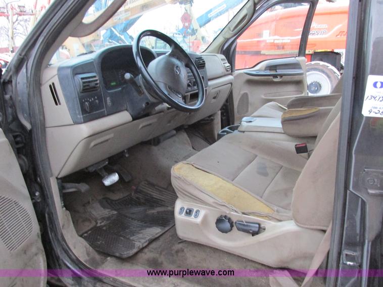 image for item AB9440 2006 Ford F250 Super Duty XL pickup truck