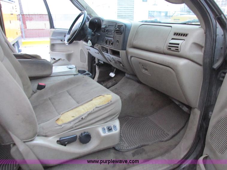 image for item AB9440 2006 Ford F250 Super Duty XL pickup truck