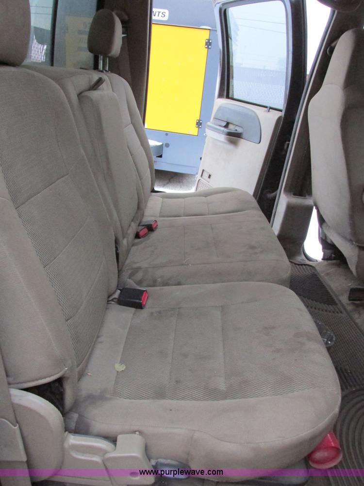 image for item AB9440 2006 Ford F250 Super Duty XL pickup truck