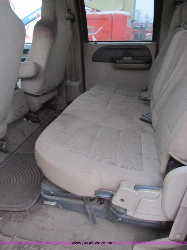 image for item AB9440 2006 Ford F250 Super Duty XL pickup truck