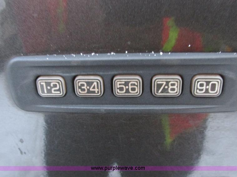 image for item AB9440 2006 Ford F250 Super Duty XL pickup truck