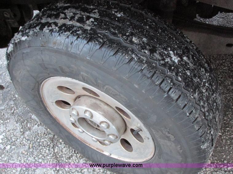 image for item AB9440 2006 Ford F250 Super Duty XL pickup truck