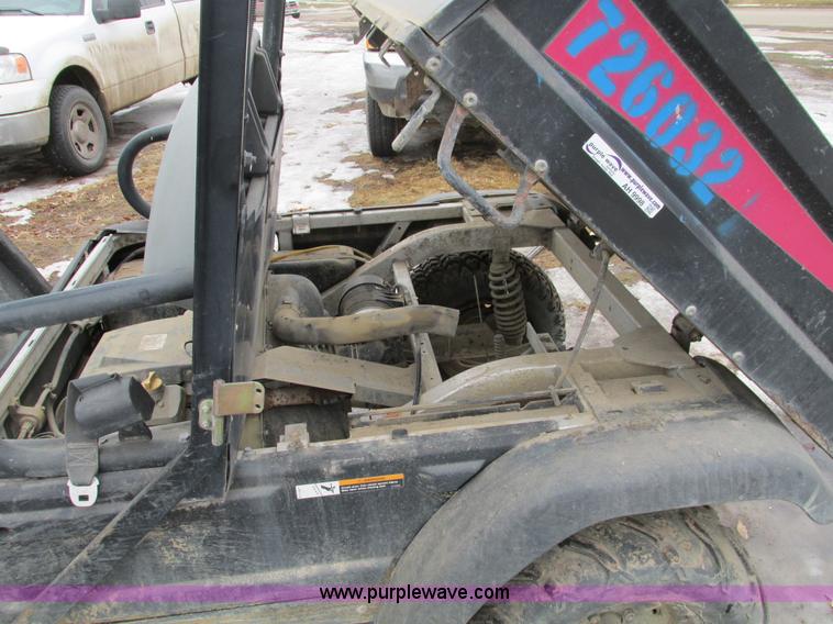 image for item AH9998 2007 Club Car XRT 1550G utility vehicle