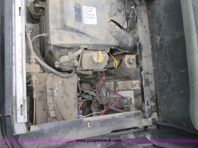 image for item AH9998 2007 Club Car XRT 1550G utility vehicle