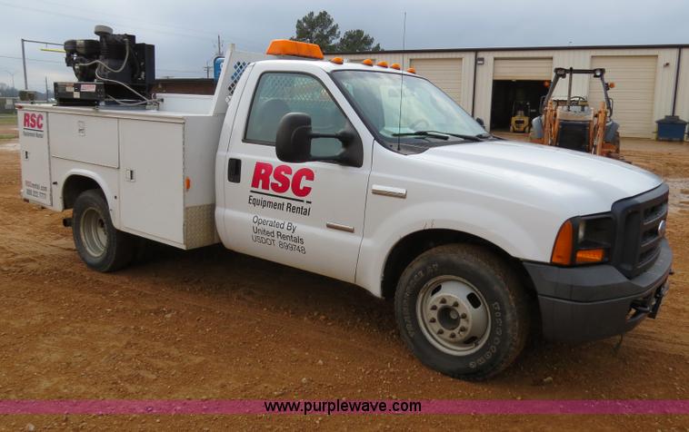 image for item B4645 2006 Ford F350 XL Super Duty service truck