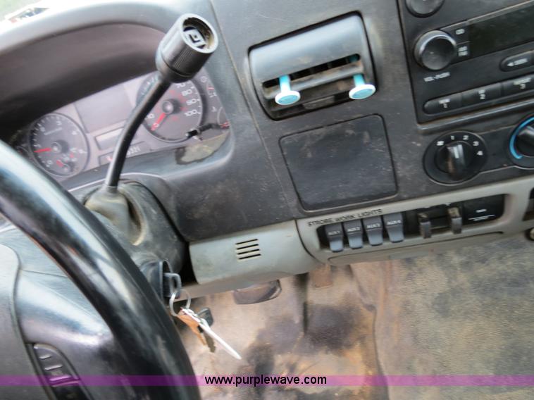 image for item B4645 2006 Ford F350 XL Super Duty service truck