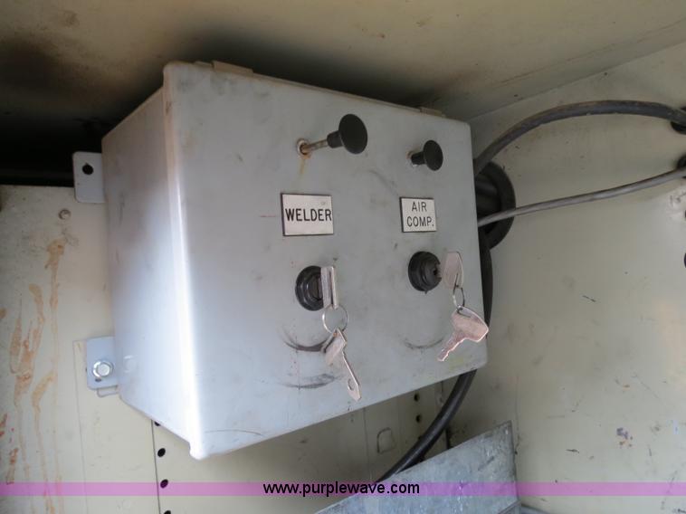 image for item B4645 2006 Ford F350 XL Super Duty service truck