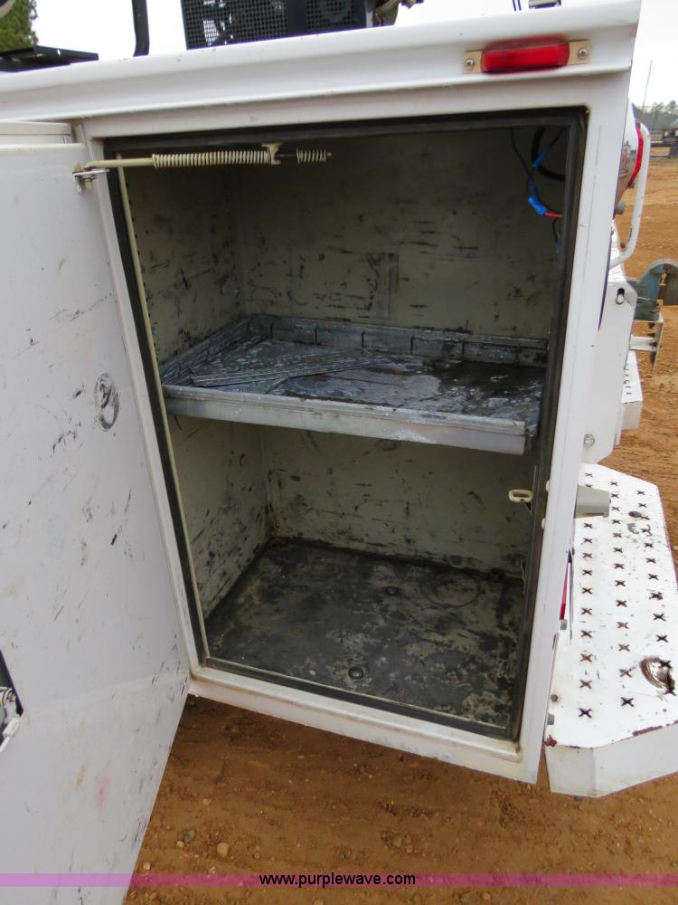 image for item B4645 2006 Ford F350 XL Super Duty service truck