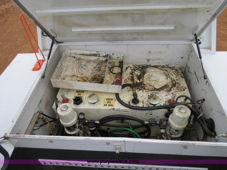 image for item B4645 2006 Ford F350 XL Super Duty service truck