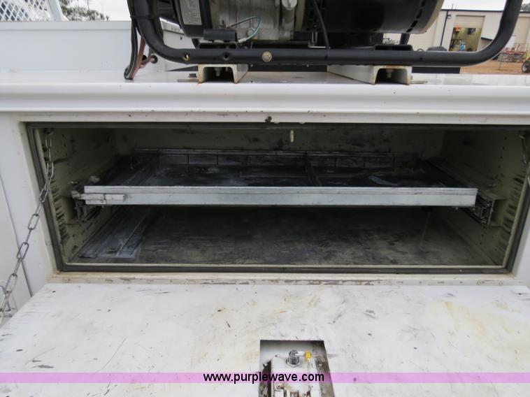 image for item B4646 2008 Ford F350 XL Super Duty service truck