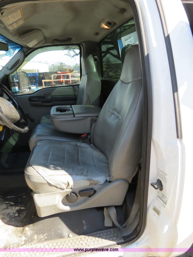 image for item B4649 2006 Ford F550 XL Super Duty service truck