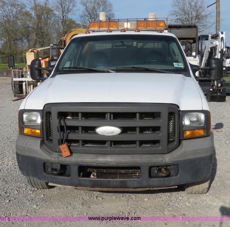 image for item B4651 2005 Ford F350 XL Super Duty service truck
