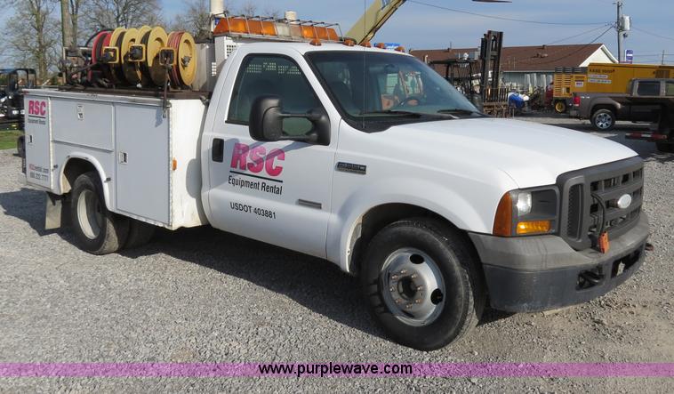 image for item B4651 2005 Ford F350 XL Super Duty service truck