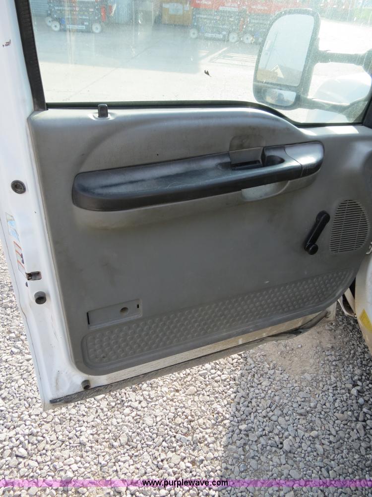image for item B4651 2005 Ford F350 XL Super Duty service truck