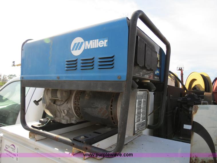 image for item B4651 2005 Ford F350 XL Super Duty service truck