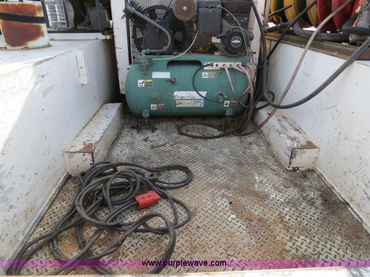 image for item B4651 2005 Ford F350 XL Super Duty service truck