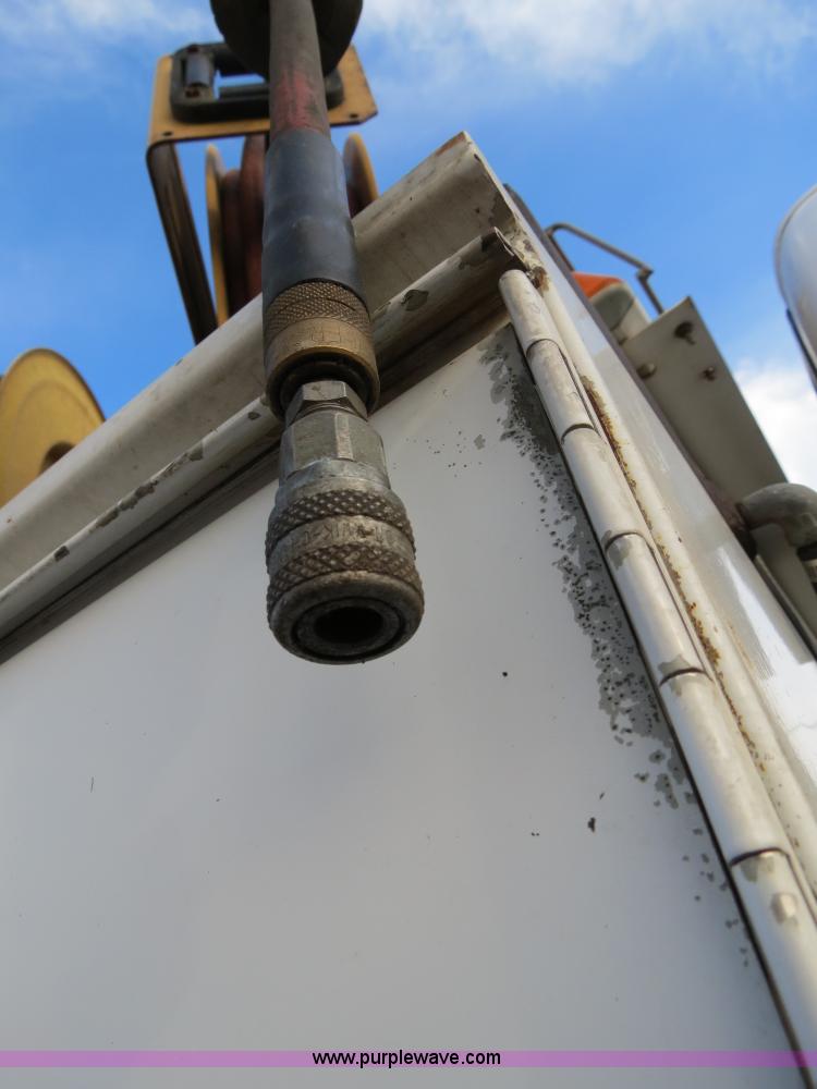 image for item B4651 2005 Ford F350 XL Super Duty service truck