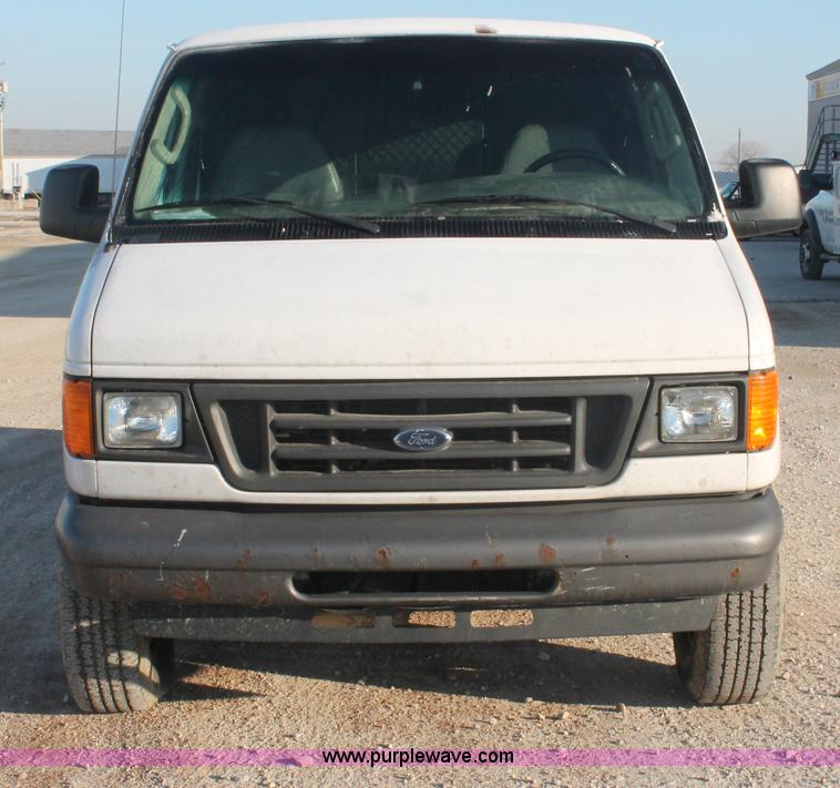 image for item E2910 2005 Ford E350 Super Duty van