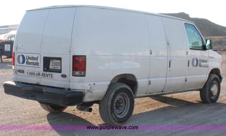 image for item E2910 2005 Ford E350 Super Duty van