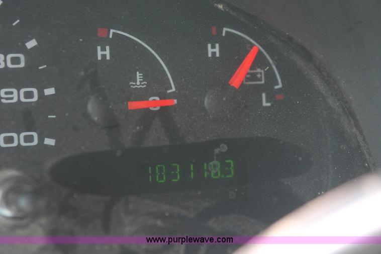 image for item E2910 2005 Ford E350 Super Duty van