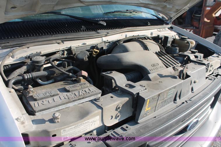 image for item E2910 2005 Ford E350 Super Duty van