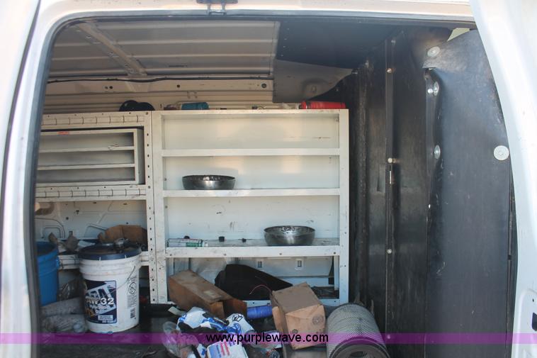 image for item E2910 2005 Ford E350 Super Duty van